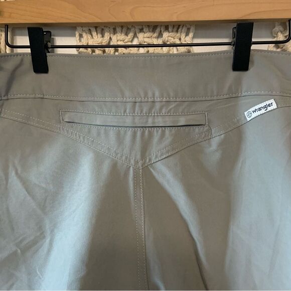 WRANGLER Women’s ATG Trail Runner Shorts Size 16 - Picture 6 of 10